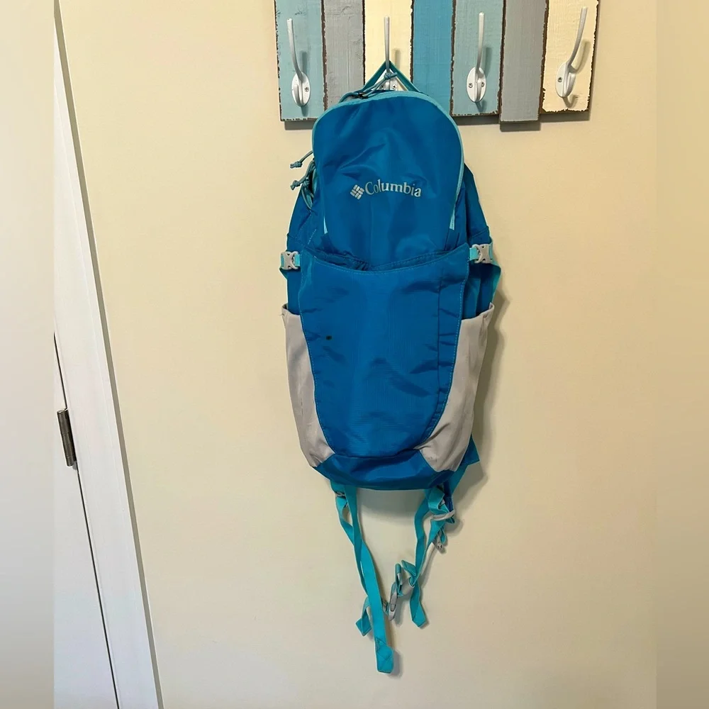 Columbia Unisex Silver Falls 15L Hydration Backpack / Blue / Excellent Condition